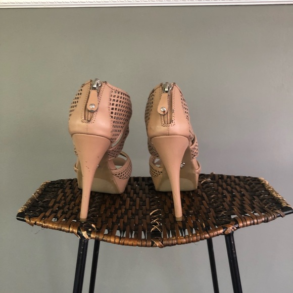 Vera Wang Heels - Picture 4 of 8